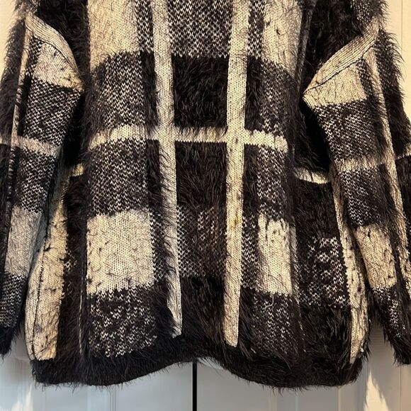 DEX Black/Cream Long Sleeve Eyelash Oversized Sweater Size M - Picture 3 of 9